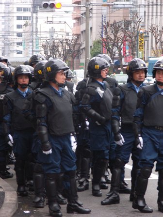 blog3678機動隊(タテ位置).JPG